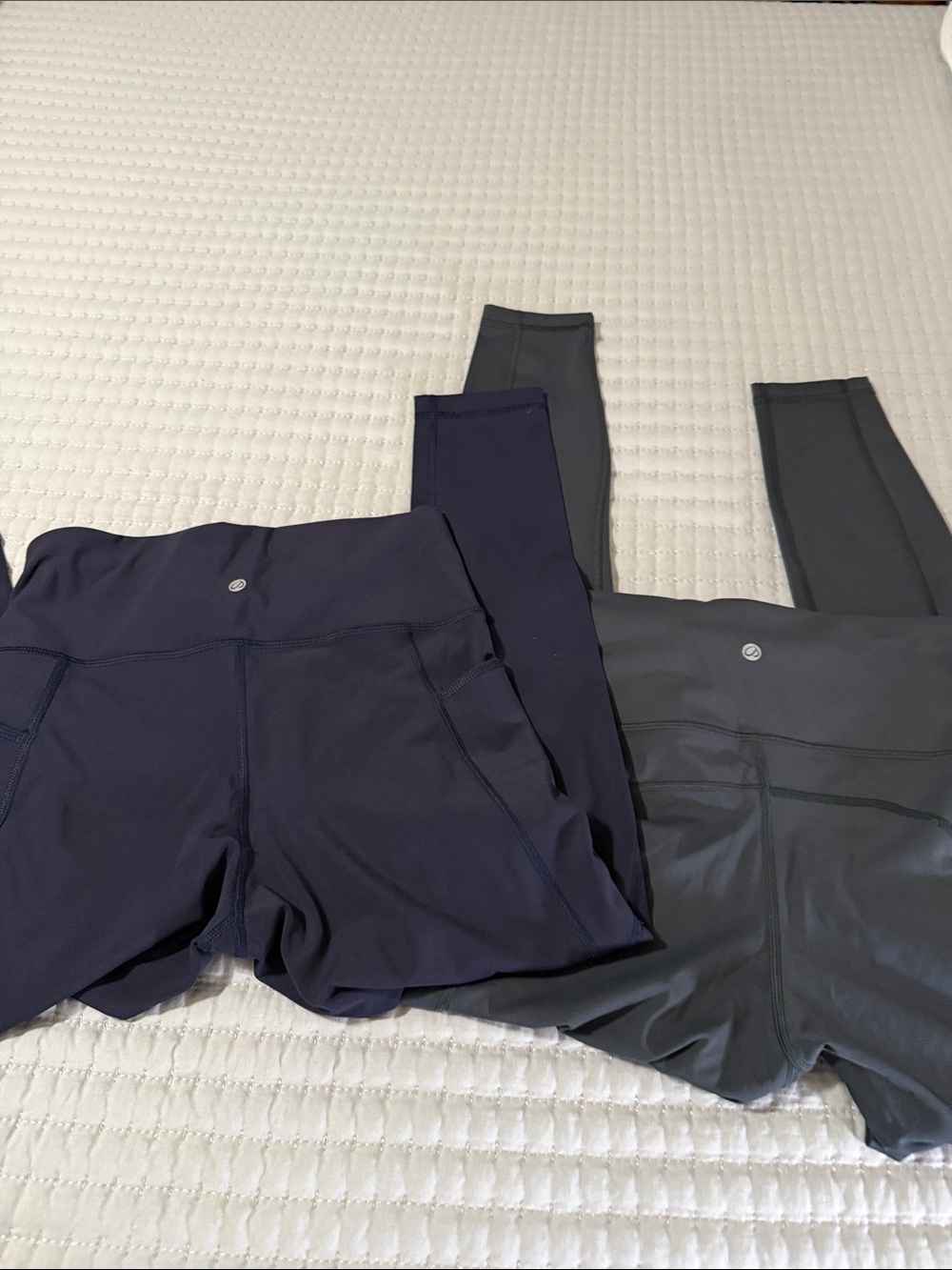 2 pair leggings both size small don’t know brand